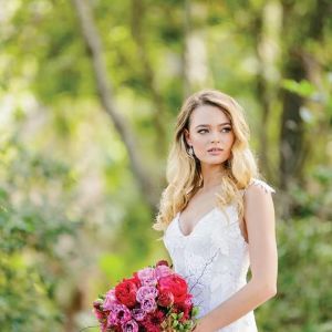 Down hair style for bride Down hair style for bride