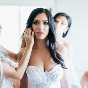 Down hair style for bride Down hair style for bride