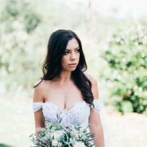 Down hair style for bride Down hair style for bride