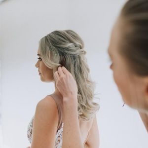 Down hair style for bride Down hair style for bride