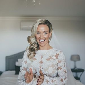 Down hair style for bride Down hair style for bride