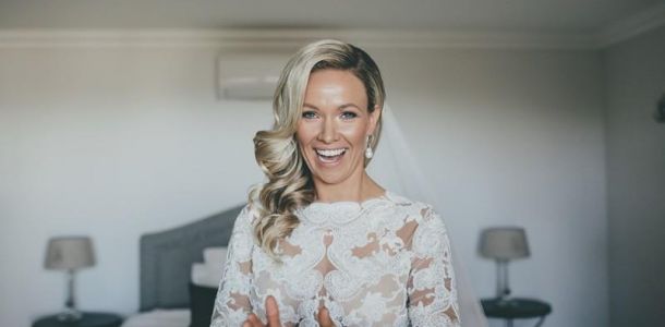 Down hair style for bride Down hair style for bride