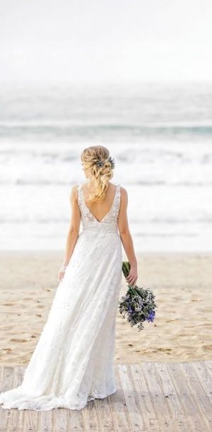 Down hair style for bride Down hair style for bride